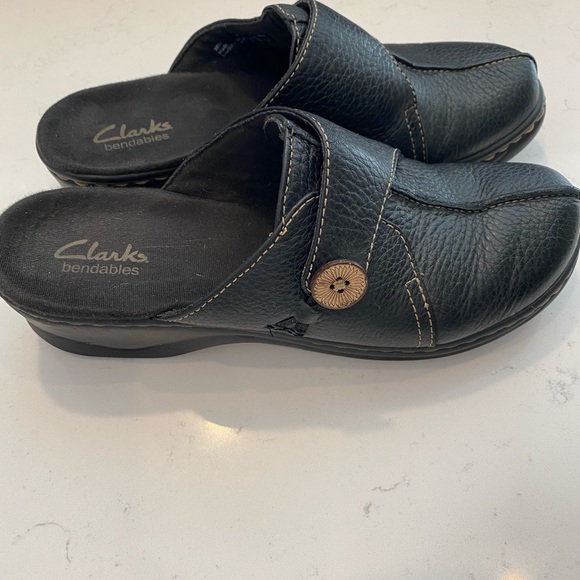 Clarks Shoes - Women’s Clark’s Slip On Shoes size 6.5m